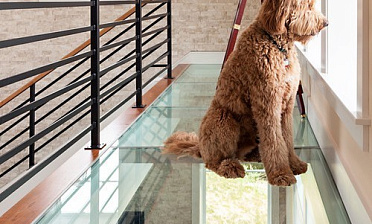 Стеклянный пол на площадке в частном доме купить в Воронеже