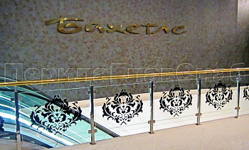 Ограждение лестницы на квадратных стойках с латунным поручнем в Воронеже. Готовые проекты ПерилаГлавСнаб Ограждение лестницы на квадратных стойках с латунным поручнем в Воронеже. Готовые проекты ПерилаГлавСнаб