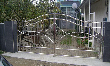 Нержавеющие двустворчатые калитки с вертикальным заполнением купить в Воронеже