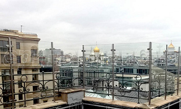 Ветрозащитное ограждение на стойках из нержавейки купить в Воронеже