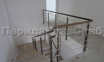 Ограждение с деревянным поручнем и стойками с деревянными вставками, с ригелями в Воронеже. Готовые проекты ПерилаГлавСнаб