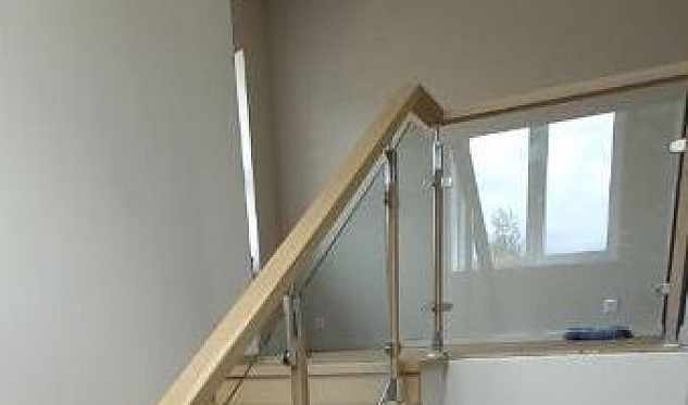 Стойки, стекло и пристенный поручень в Воронеже. Готовые проекты ПерилаГлавСнаб