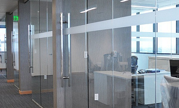 Цельностеклянные перегородки для офиса в Воронеже. Готовые проекты ПерилаГлавСнаб