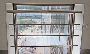 Межэтажное ограждение из нержавеющей стали с торцевым креплением для окон в Воронеже. Готовые проекты ПерилаГлавСнаб Межэтажное ограждение из нержавеющей стали с торцевым креплением для окон в Воронеже. Готовые проекты ПерилаГлавСнаб