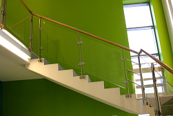 Стеклянные перила для колодезных лестниц в Воронеже. Готовые проекты ПерилаГлавСнаб - фото 12 Стеклянные перила для колодезных лестниц в Воронеже. Готовые проекты ПерилаГлавСнаб - фото 12