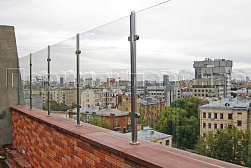 Стеклянные перила для балконов в Воронеже. Готовые проекты ПерилаГлавСнаб - фото 10 Стеклянные перила для балконов в Воронеже. Готовые проекты ПерилаГлавСнаб - фото 10