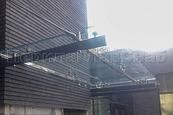 Стеклянные козырьки на спайдерах в Воронеже. Готовые проекты ПерилаГлавСнаб - фото 7