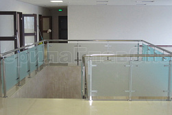 Стеклянные перила для атриумов в Воронеже. Готовые проекты ПерилаГлавСнаб - фото 4