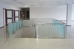 Ограждения из нержавейки со стеклом в Воронеже. Готовые проекты ПерилаГлавСнаб - фото 10