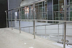 Стеклянные перила для атриумов в Воронеже. Готовые проекты ПерилаГлавСнаб - фото 12