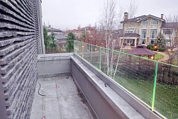 Стеклянные перила для балконов в Воронеже. Готовые проекты ПерилаГлавСнаб - фото 21 Стеклянные перила для балконов в Воронеже. Готовые проекты ПерилаГлавСнаб - фото 21